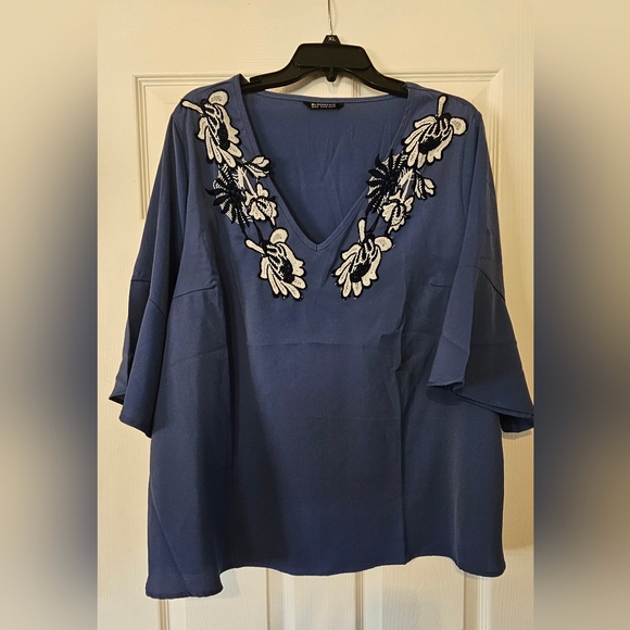 Bloomchic Blue Applique Blouse with Bell Sleeves Size 14-16, Never Worn - Picture 5 of 5